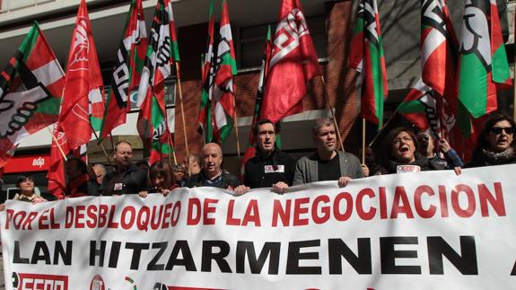 CC OO y UGT proponen a ELA y LAB un frente sindical para desbloquear convenios