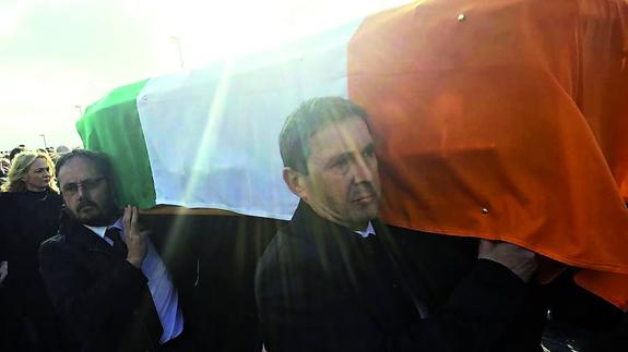Otegi viaja a Irlanda para asistir al funeral de McGuinness