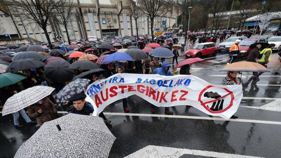 Una manifestación recorre San Sebastián contra la incineradora