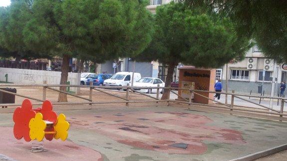 Ata a su sobrina a un árbol por denunciarle tras haberle pegado