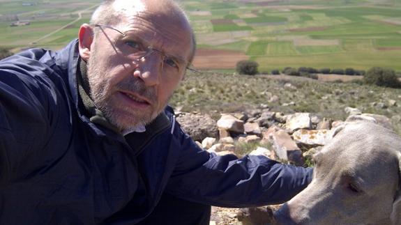 «Me parece indignante que una persona tenga que morir sola y en la clandestinidad»