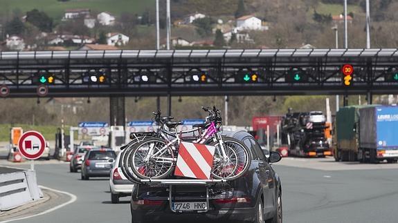Tráfico espera una media de 469.000 desplazamientos en Euskadi en Semana Santa