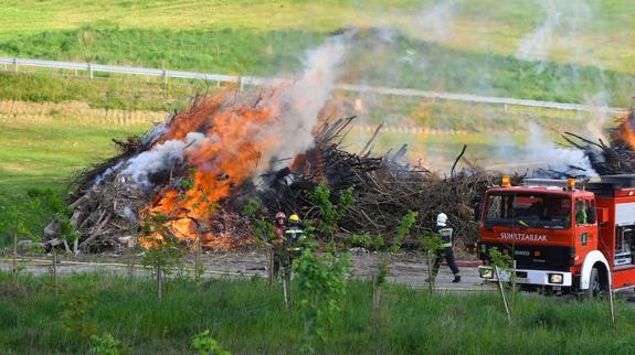 Espectacular incendio en Urnieta