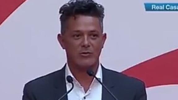 Las redes se mofan del cambio físico de Alejandro Sanz